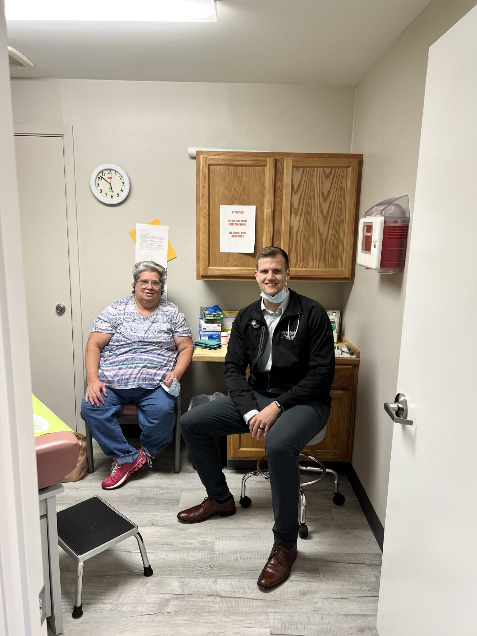 Medical student with a patient at the Friendship Clinic